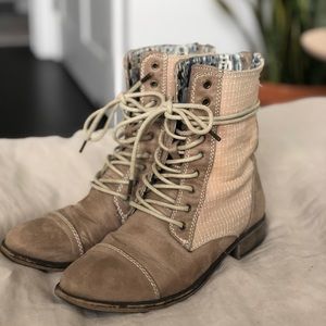 Roxy Tan boots